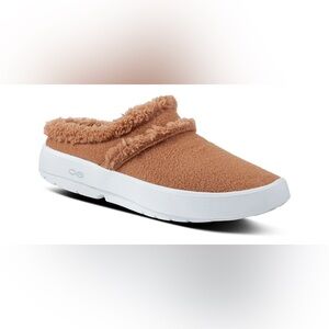 NIB OOFOS Women's Oocoozie Mule Shoe Slipper 
Chestnut Size 6.5